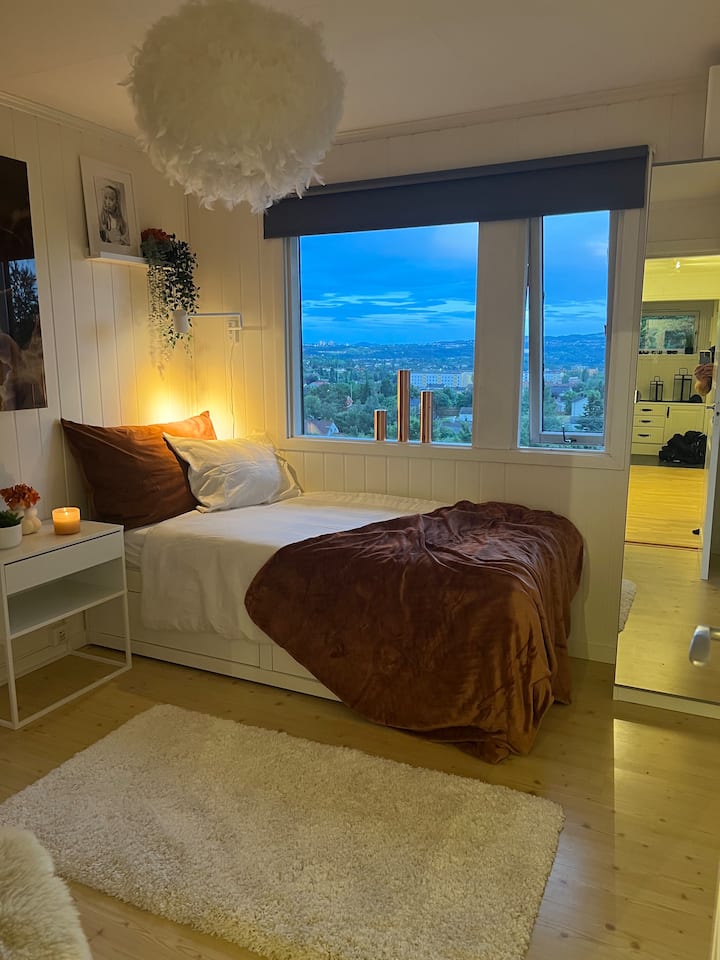 La cama se expande a 160 cm.