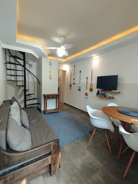 Top performing Airbnb: Compact duplex 90 meters from Praia do Forte, small market in Cabo Frio