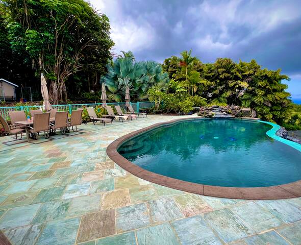 Kona Poolside Paradise gallery image 5