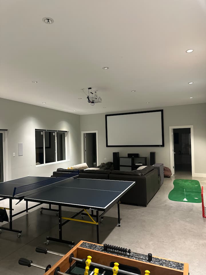 1 Bedroom Suite-waterfront Property - Gibsons