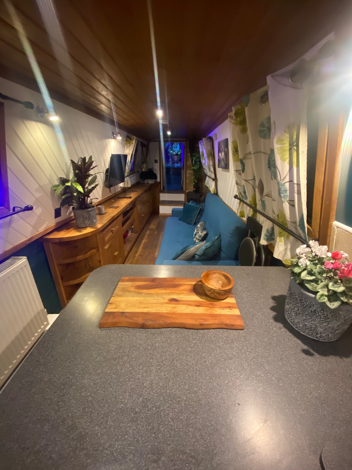 Popular Airbnb listing: Luxury Narrow Boat Staycation in Staffordshire
