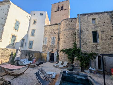 Old presbytery with garden & swimming pool for 9