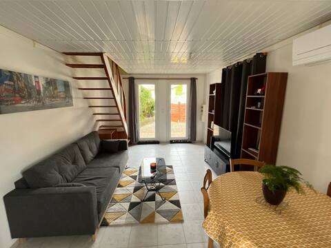 2 bedroom house in a quiet part of town