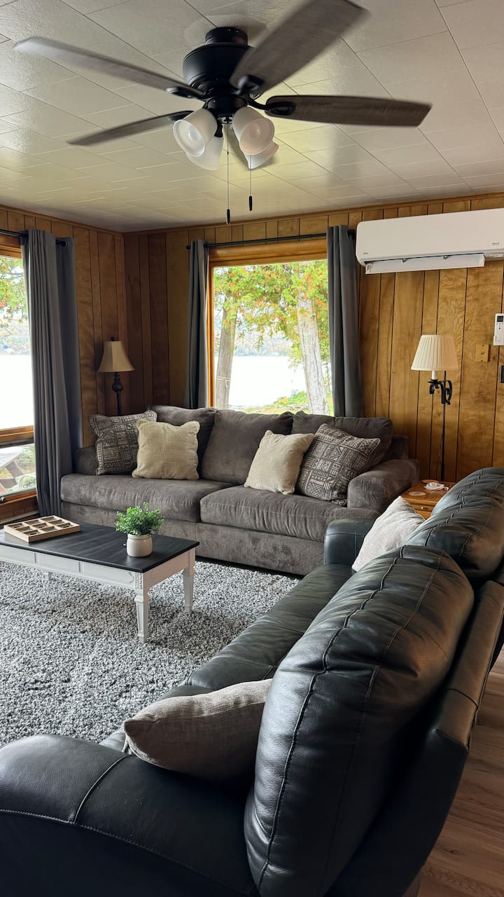 Kitanda cha malkia kinatoa sofa