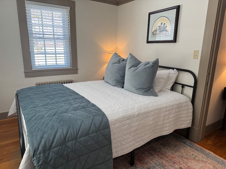 Двойно легло на главния етаж. Нов матрак с горна възглавница през 2025 г.