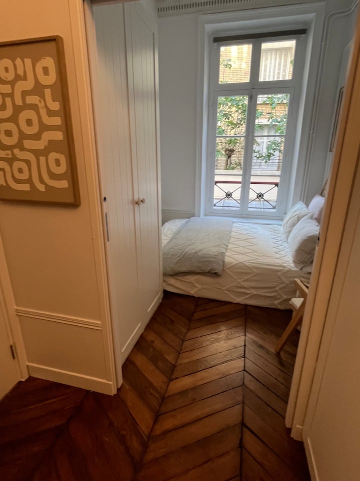 Chumba cha kulala kilicho na kitanda cha watu wawili 