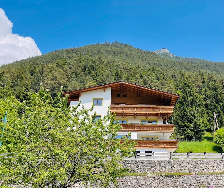 Ski, crosscountry-ski and hike apartment with view