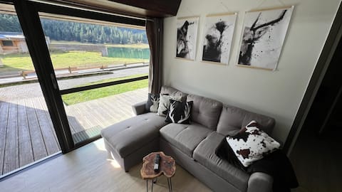 Apartment facing Lake Payolle