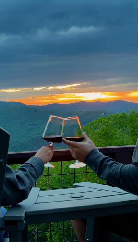 2BR Mtn Top View • Hot Tub • Cashiers & Highlands