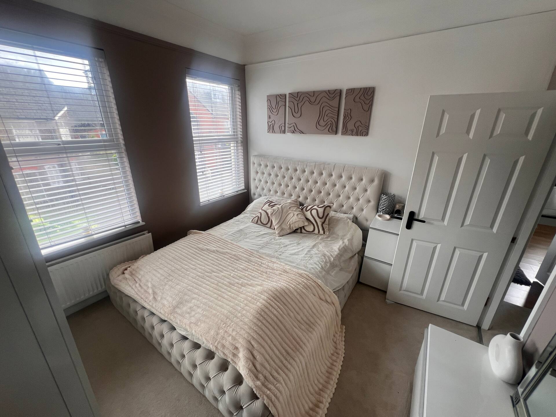 Warm & Central Newbury Apartment