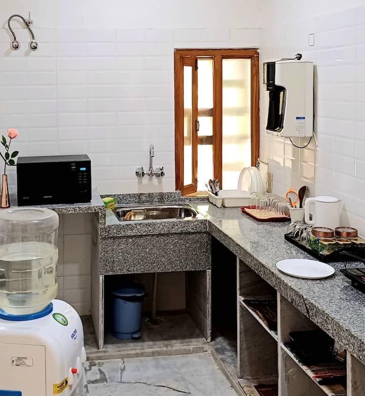 Rustic 2bhk | Private Floor In Charming Bungalow - Jodhpur