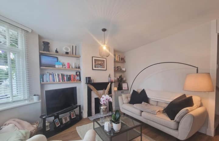 Quiet, 2-bed House, Close To The Beach - Deal