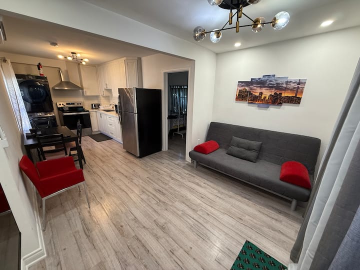 Bright 1 Bedroom Apartment - Toronto