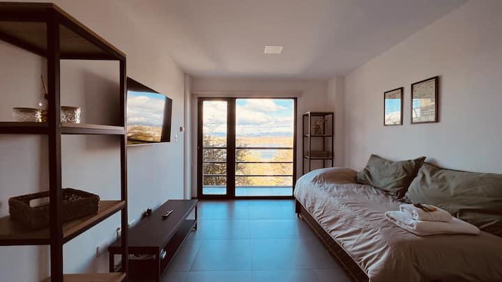 Cozy Duplex Downtown W/ Stunning Views & Courtyard - Ushuaia