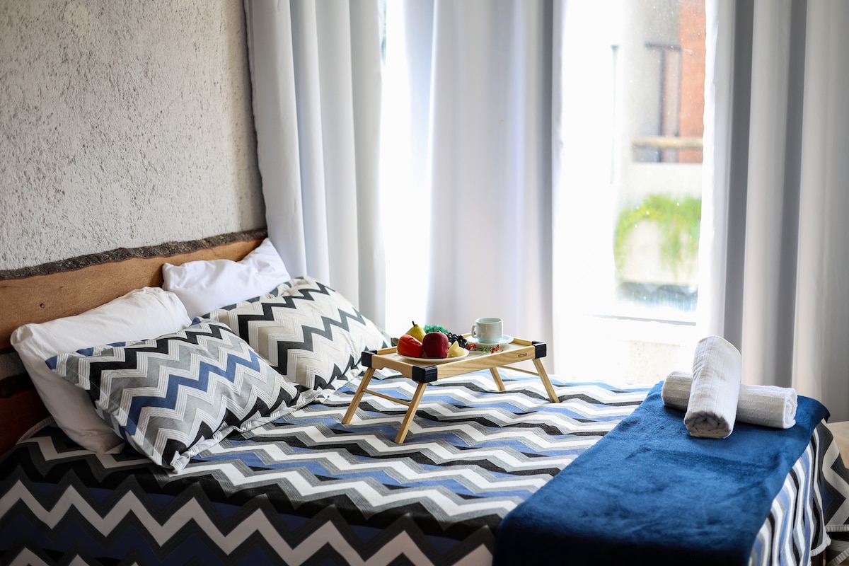 جناح بغرفة نوم 01 مع تلفزيون وشرفة 