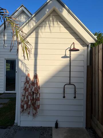 Family Beach House in Barwon Heads gallery image 4