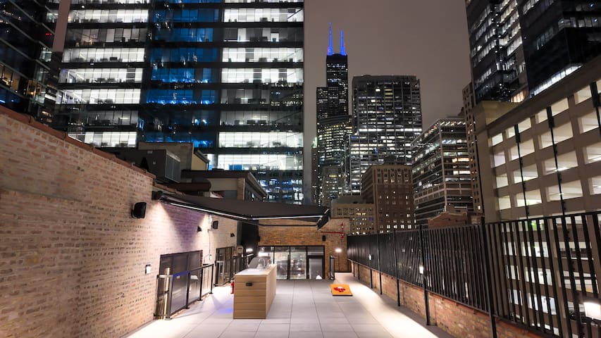 Downtown Penthouse Huge Patio with Great View