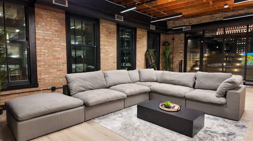 Downtown Penthouse Huge Patio with Great View gallery image 3