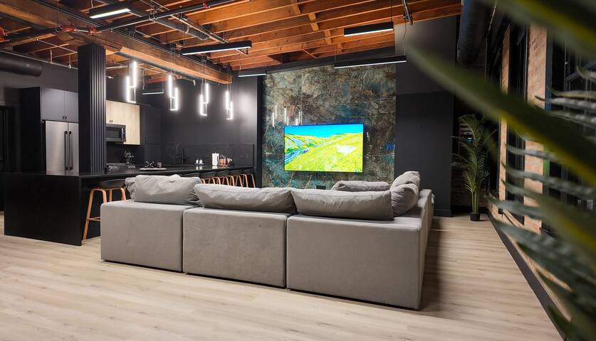 Downtown Penthouse Huge Patio with Great View gallery image 2