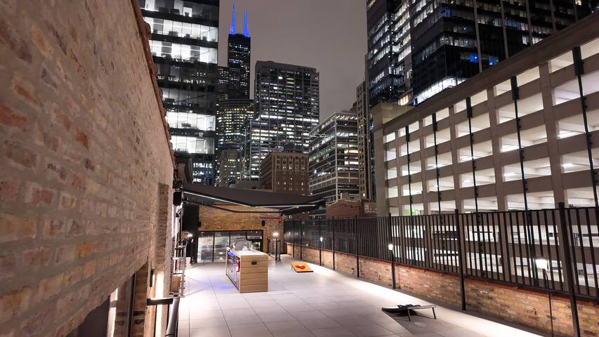 Downtown Penthouse Huge Patio with Great View gallery image 5