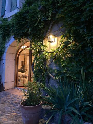 Demeure de charme, grand jardin & belle vue gallery image 4