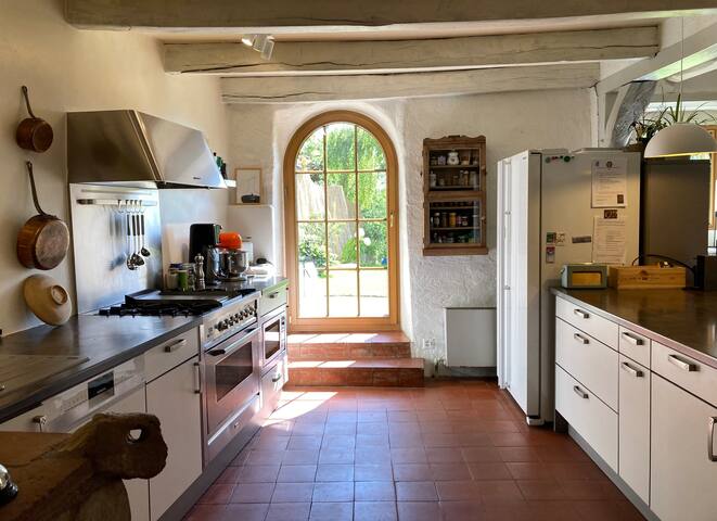 Demeure de charme, grand jardin & belle vue gallery image 5