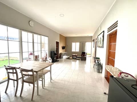 Parana guest house, a house in the center of mataram