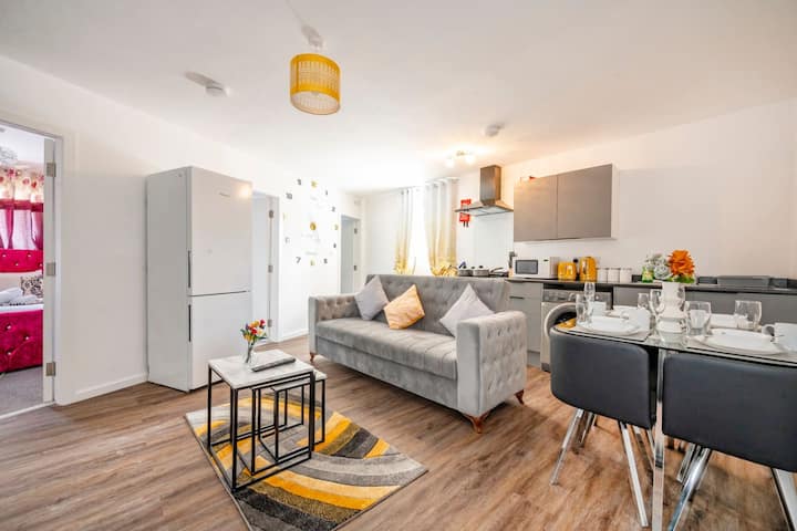 F2br Stylish Apartment With Free Parking - West Yorkshire