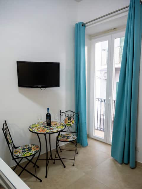 Successful Airbnb property: Kalsa’s House Luna: Baroque Balcony in the Heart of Noto in Noto
