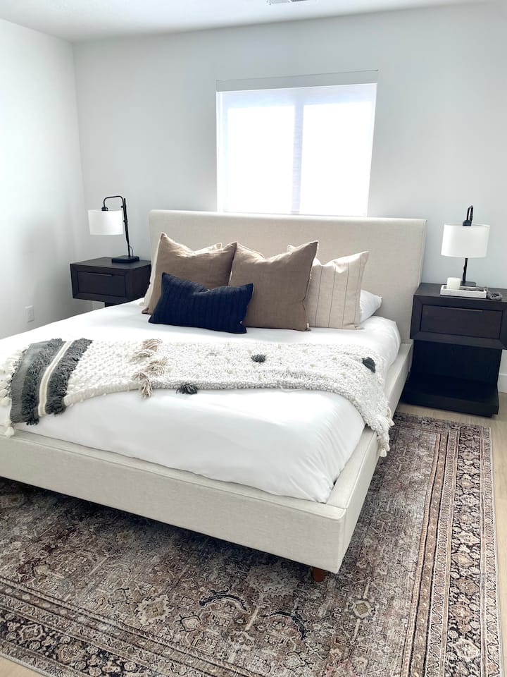 En la planta superior, dormitorio tamaño king, baño privado 4