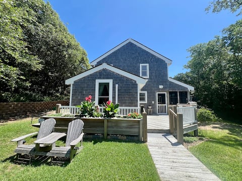 Popular Airbnb listing: The Treehouse in Frisco