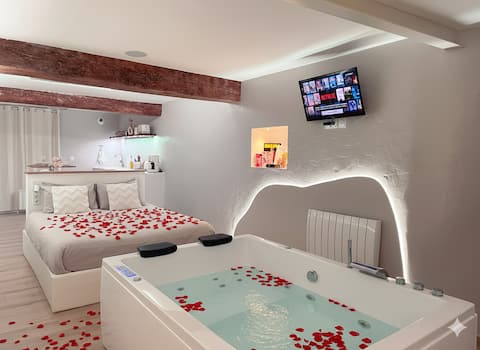 Madly in love – Romantic loft & spa with Jacuzzi