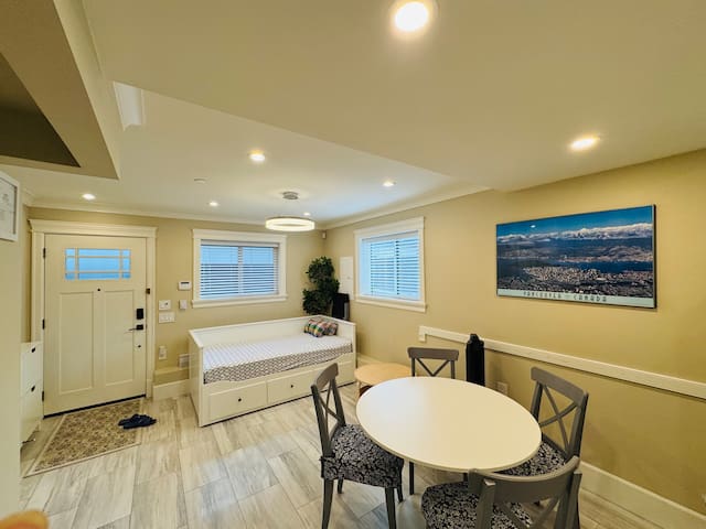 Luxury home by 29th skytrain