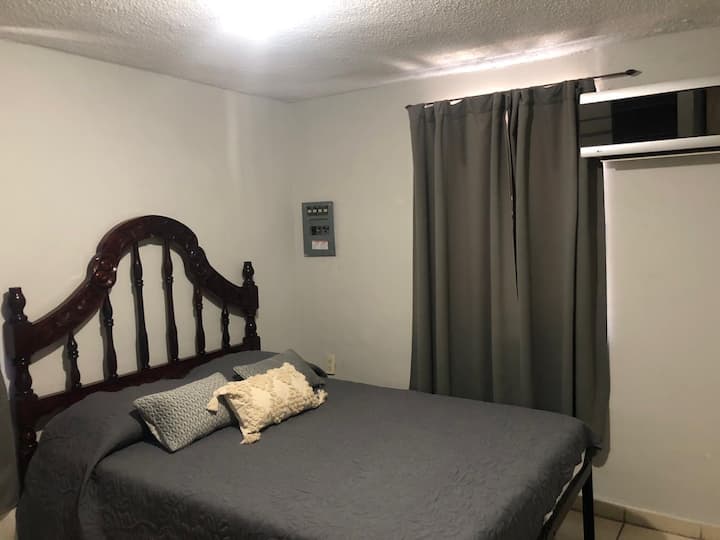 1-ва спална соба, 1 кревет во целосна големина со клима уред