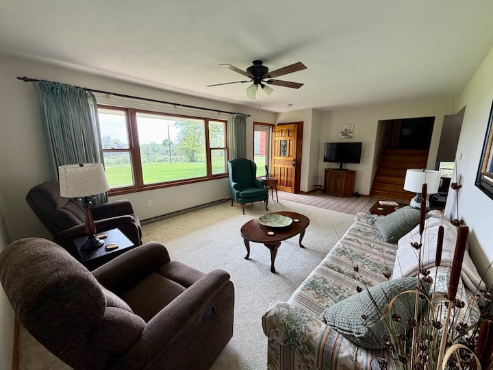 Hennessey Hideaway - Lake Michigan Beach, MI