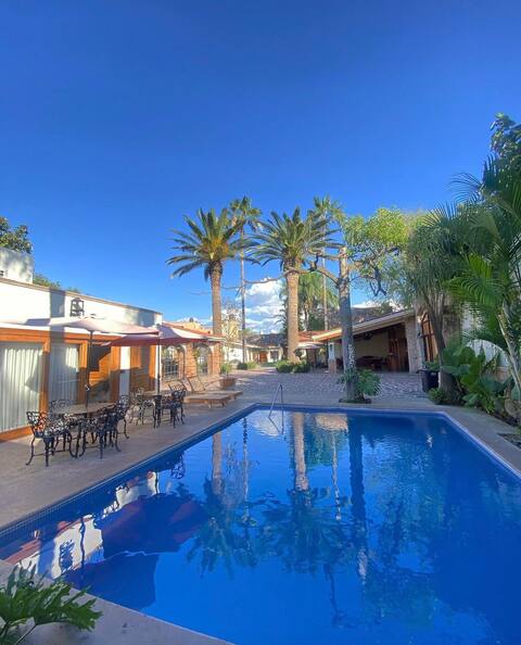 House with hot pool 5mins Zona Real