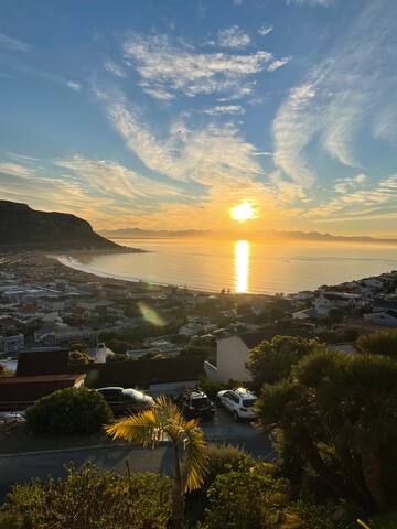 Seaside Villa in Fishhoek gallery image 2