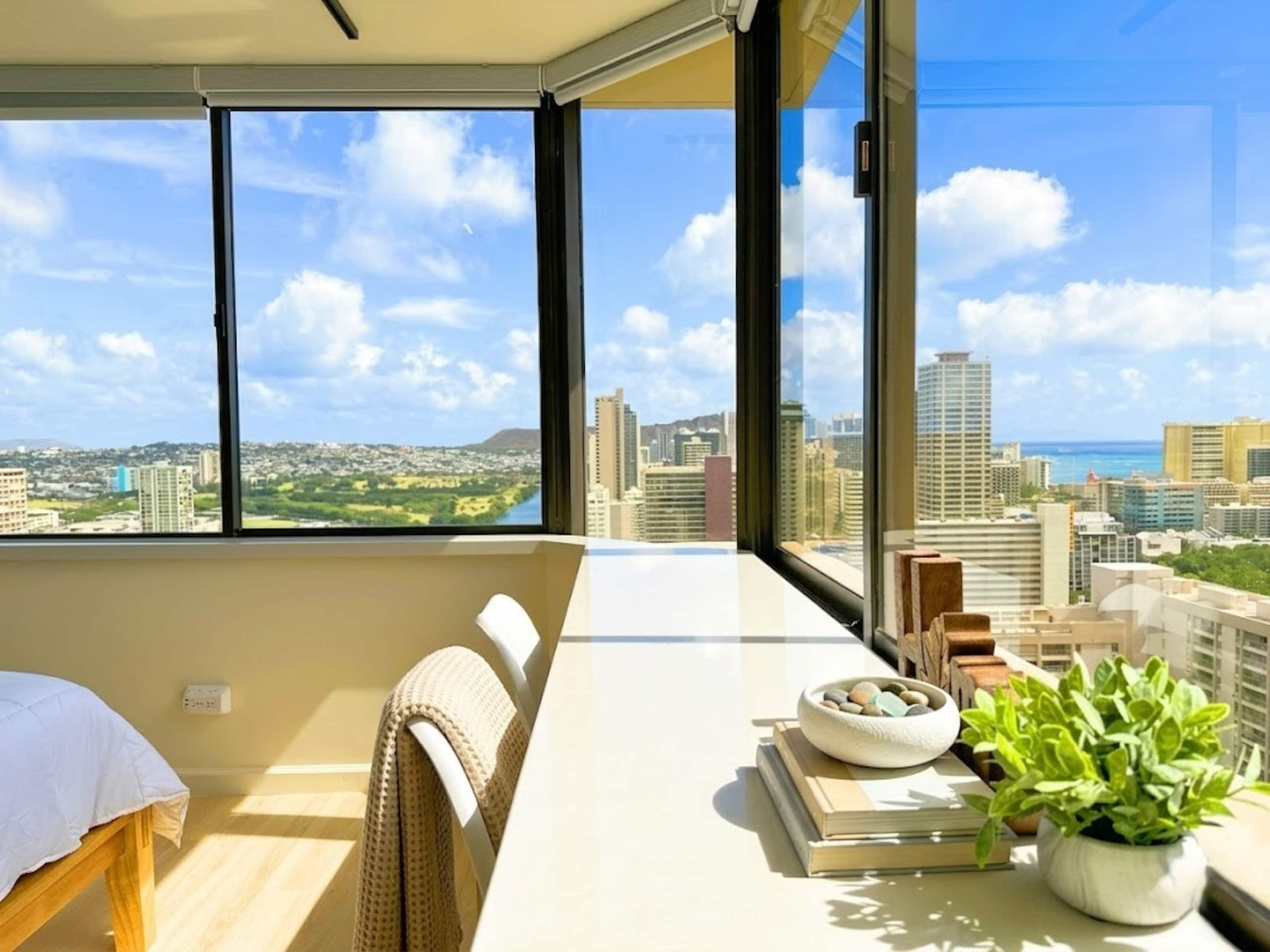 37F Corner Studio | Ocean & Diamond Head Views - Image 17