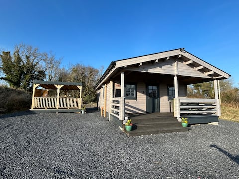 ‘Little Rock Retreat’
Log Cabin with Hot Tub
