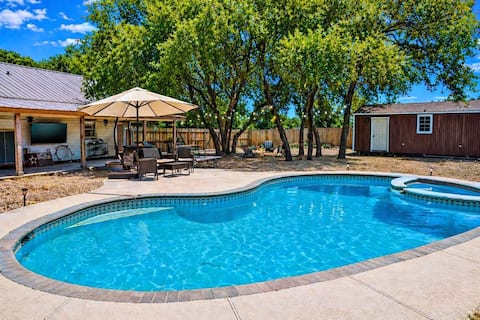 Private Salado Villa w/ Pool + Hot Tub • Pets OK