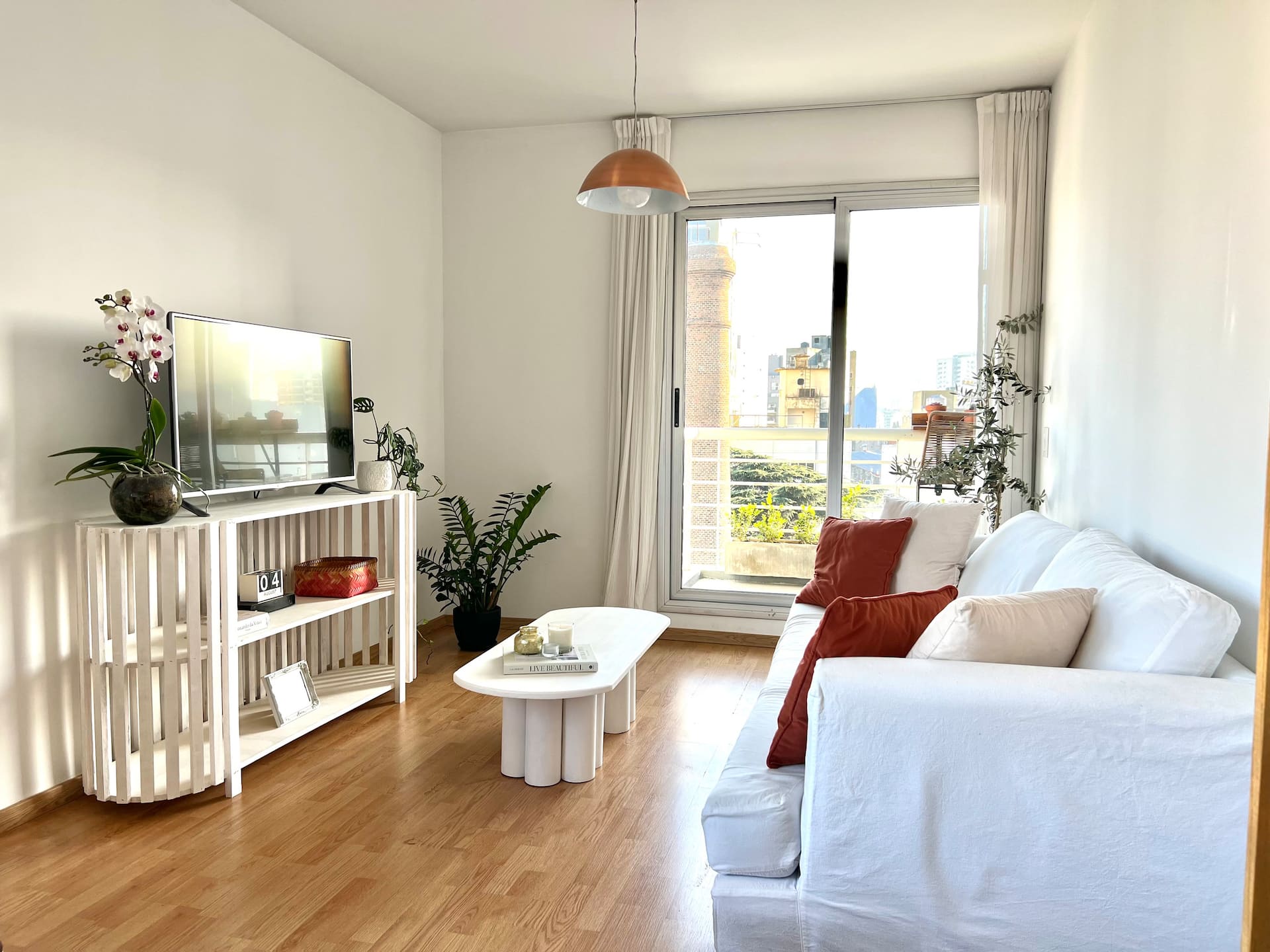 Apartamento de 2 dormitórios em Almagro com piscina, área de churrasco e vaga de garagem