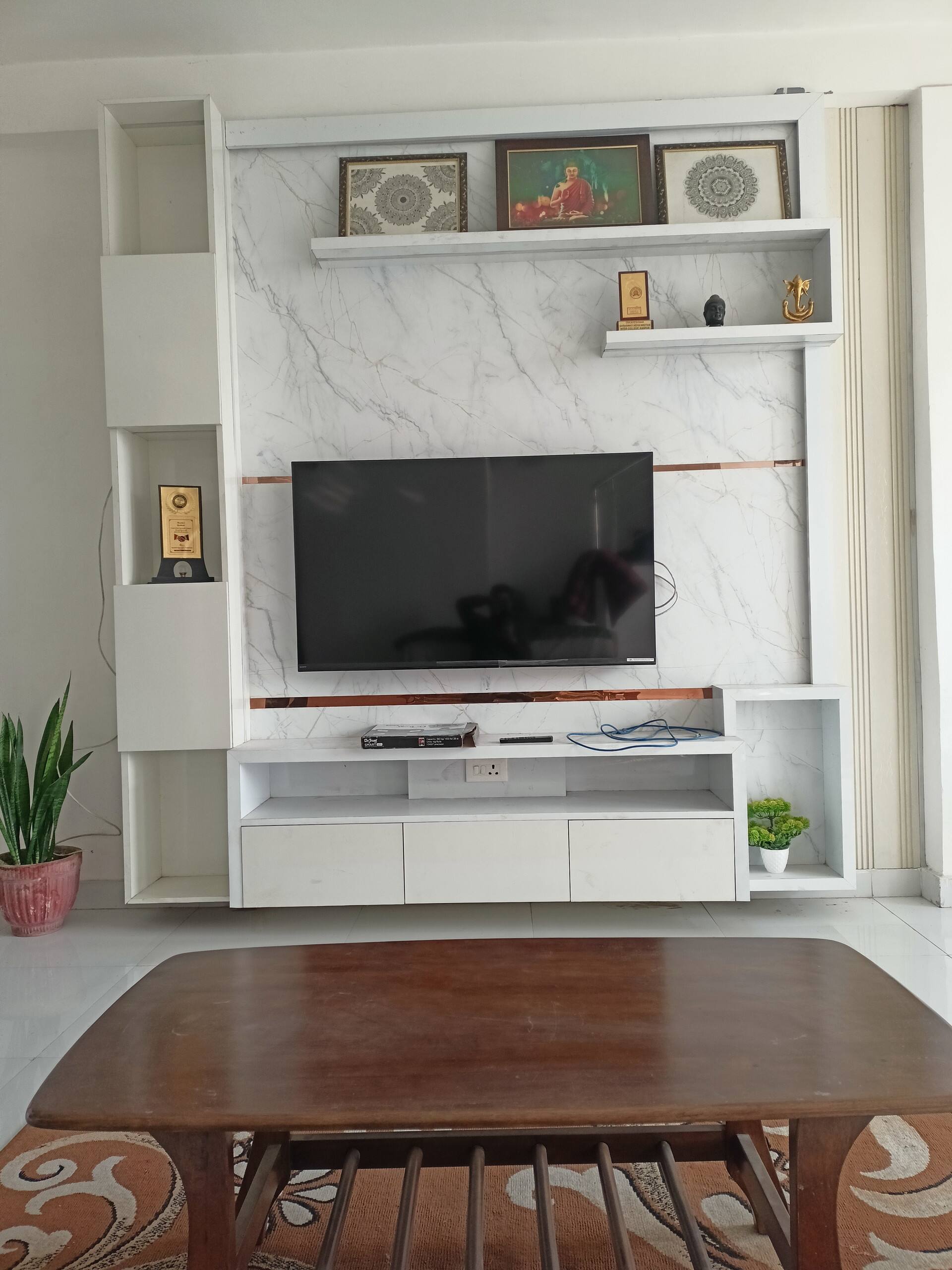 Private 2nd Floor Suite in Family House