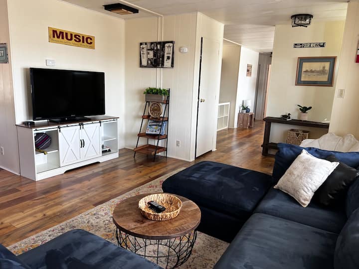 Lolo’s Lake Havasu•2bd Pet-friendly & Boat Parking - Lake Havasu City, AZ