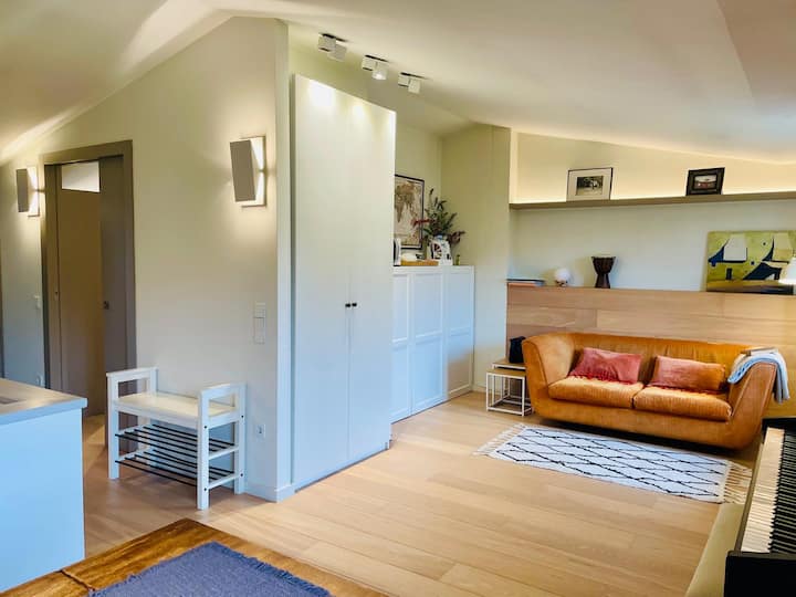 Habitación Con Baño Y Sala En Casa Familiar - Tona