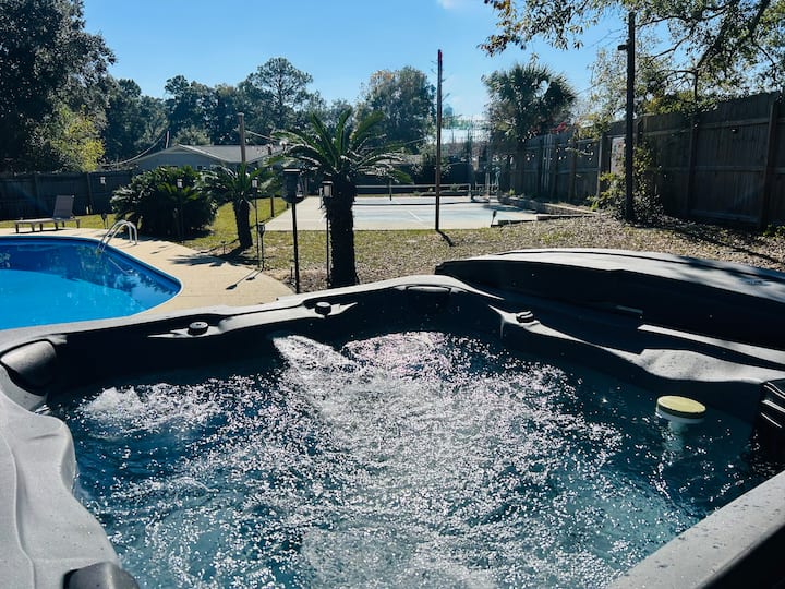 Pickleball Paradise w/Private Hot Tub, Pool & Bar - Houses for