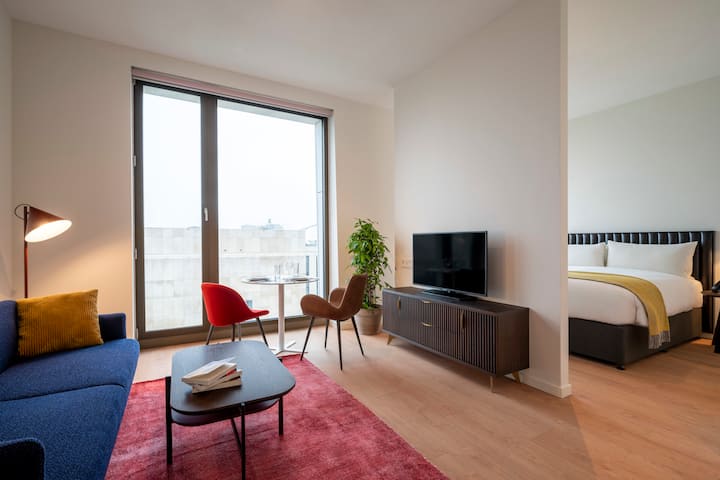 Centrally Located! Full Kitchen, Near Vondelpark! - Amsterdam
