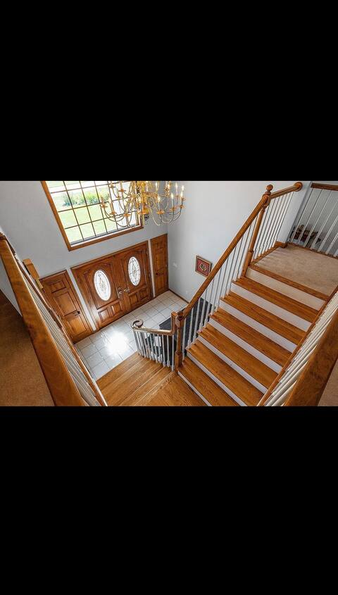 5BR Luxe Lakehouse: Theater, Gym, Spa, Bar, Garage