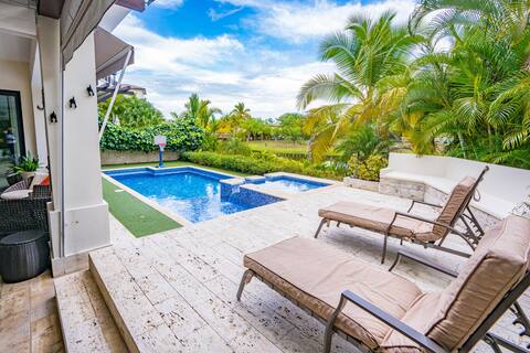 4 Bedroom Private Pool Paradise in Buenaventura