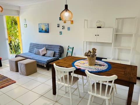 Airbnb em destaque: Single-Storey Village Home, 100 m from the Beach, Dining Area, Backyard! em Stella Maris