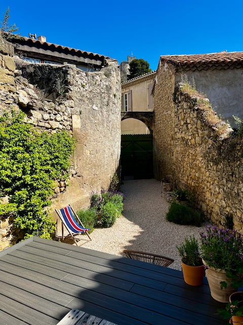 Bright house in Boulbon with garden